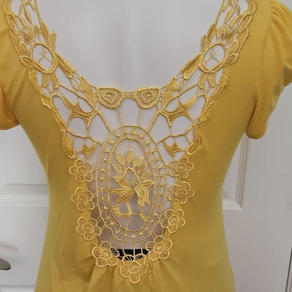 Yellow Capped Sleeve Crochet Top - Picture 10 of 11